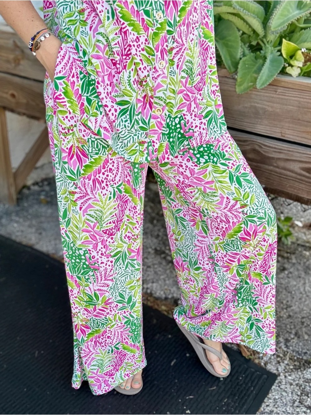 DEAR SCARLETT EMERALD PINK SHORELINE SET TOP:Medium PANTS :Small - Picture 5 of 5